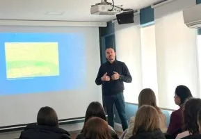 Projekti “Projeksion mbi liqen” synon të ndërthurë mbrojtjen e mjedisit me artin dhe edukimin qytetar