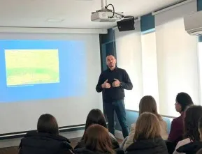 Projekti “Projeksion mbi liqen” synon të ndërthurë mbrojtjen e mjedisit me artin dhe edukimin qytetar