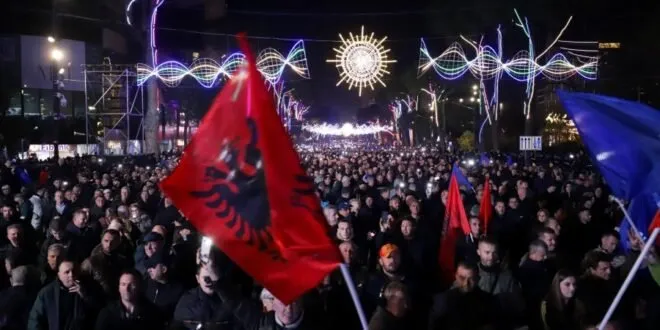 Protesta/ Berisha: Vërshim i papërmbajtur drejt Tiranës, ora 17:00 është ora e opozitës!