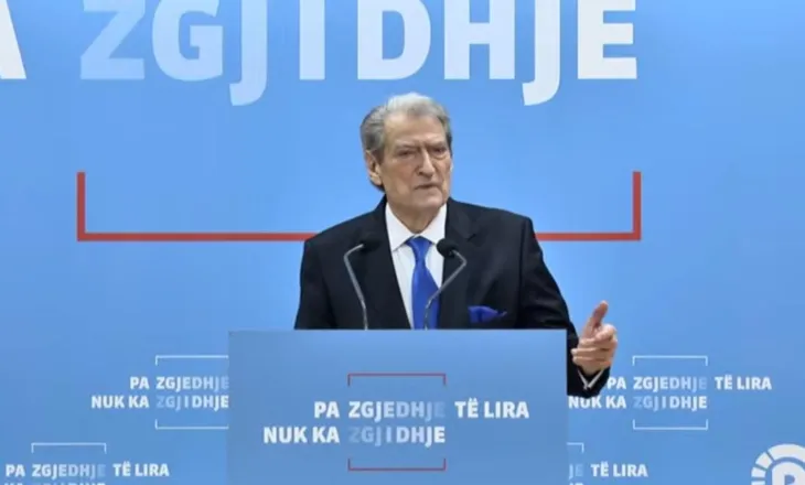 “Protesta dje kishte një risi themelore”, Berisha akuza policisë: Përdorën gaz lotsjellës të skaduar, është helm