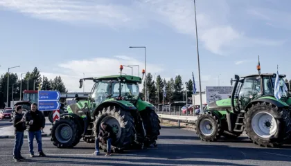 Protesta e Fermerëve në Greqi/ Qeveria ngriti ‘shpresa’ për dialog, sindikalistët kërkojnë më shumë mbështetje
