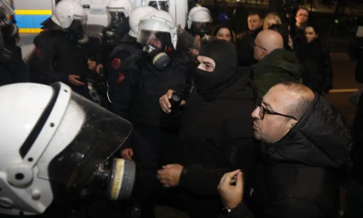 Protesta e opozitës/ Policia: 18 persona të arrestuar, mes tyre 3 deputetët e PD