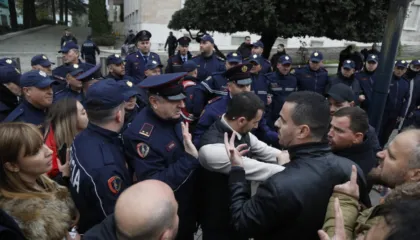 Protesta e “Shqipëria Bëhet”/ Procedohet penalisht Adriatik Lapaj, arrestohen dhe katër persona të tjerë