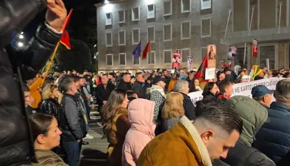 Protesta, Lapaj: Qeveria meriton luftë nga një aleancë ndërkombëtare