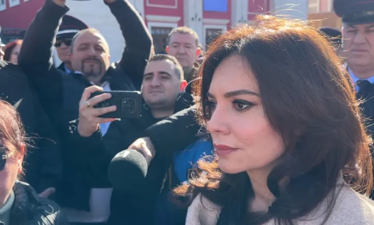 Protesta në Vlorë, tregtarët përballen me Spiropalin, ankohen për zhvendosjen e tregut. Ministrja: Do ta bisedoj me kryetaren e bashkisë