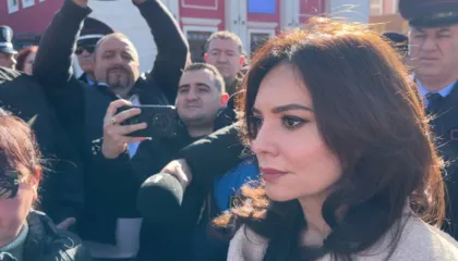 Protesta në Vlorë/Tregtarët përballen me Spiropalin,ankohen për zhvendosjen e tregut