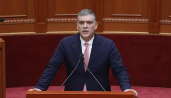 Protesta para kryeministrisë, Blushi thirrje qytetarëve: Sot dita e revoltës, kjo bandë duhet shkërmoqur