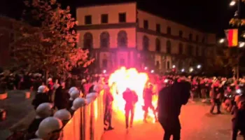 Protesta, si gjimnastika e një opozite të dalë boje…