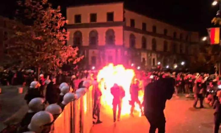 Protesta, si gjimnastika e një opozite të dalë boje…