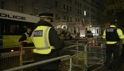 Protesta të dhunshme edhe jashtë ambasadës iraniane në Londër, katër të plagosur dhe disa të arrestuar