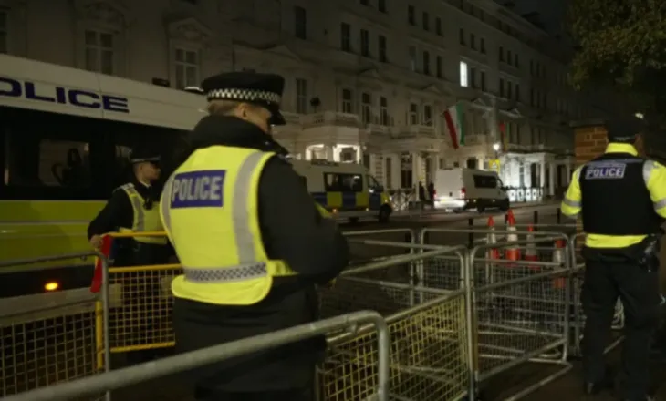 Protesta të dhunshme edhe jashtë ambasadës iraniane në Londër, katër të plagosur dhe disa të arrestuar