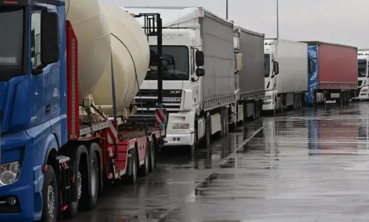 Protesta të fuqishme në Ballkan, bllokohen kalimet kufitare