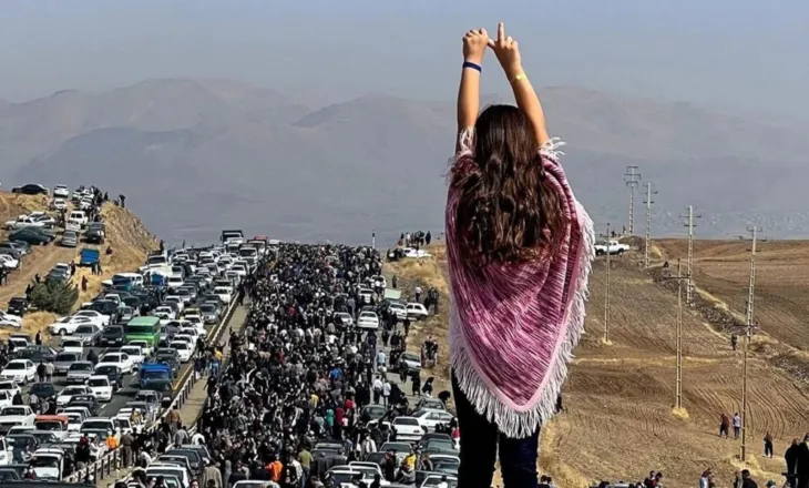 Protestat dhe paralajmërimet e SHBA-ve e tronditin Iranin në pikën e tij më të dobët prej vitesh