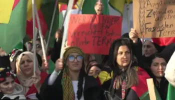 Protestat e Kurdëve: SHBA na tradhtoi/ Merr fund autonomia 14 vjecare e Rojava në Siri
