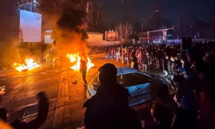 Protestat kundër regjimit në Iran, shkon në 162 numri i të vdekurve, mbi 3200 qytetarë të arrestuar