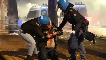 Protestë e dhunshme në Torino, qytetarët përplasen me policinë