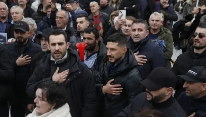 Protestë para Kryeministrisë, Lapaj: Një diktator matanë oqeanit ra, bota është më e lirë