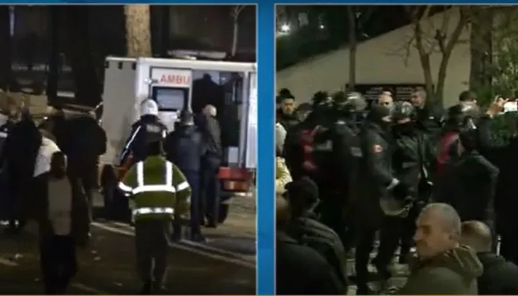 Protestuesi ndihet keq pas gazit lotsjellës, largohet me ambulancë nga sheshi