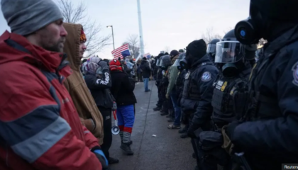 Protestuesit ndërpresin shërbesën kishtare në Minnesota, hetohen nga policia