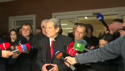 “Protestuesit paqësorë”, Berisha: Lironi menjëherë 25 të arrestuarit, beteja jonë do të vijojë deri në fundin e Ramës