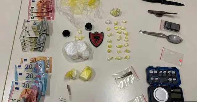 Prozhektori i prishur i dritave të makinës zbulon bazën e drogës, në pranga shqiptari në Itali