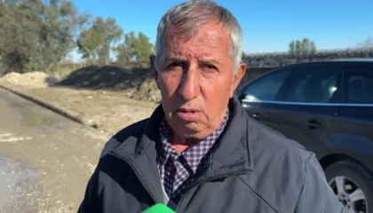 Prurjet e lumit Vjosë, banorët të frikësuar ‘monitorojnë’ urën e Mifolit: Kërkojmë ndihmë, të hapen kanalet kulluese