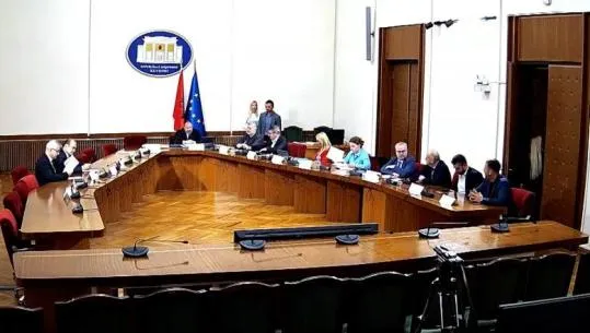 PS merr hapin e parë: Komisionet e posaçme pa veton e PD, Mazniku: Ndryshojmë përbërjen e komisionit të Territoriales