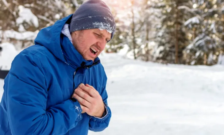 Pse dhimbja e gjoksit dhe sulmet në zemër ndodhin më shpesh gjatë muajve të dimrit?