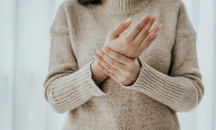 Pse dhimbja e kyçeve përkeqësohet në dimër?