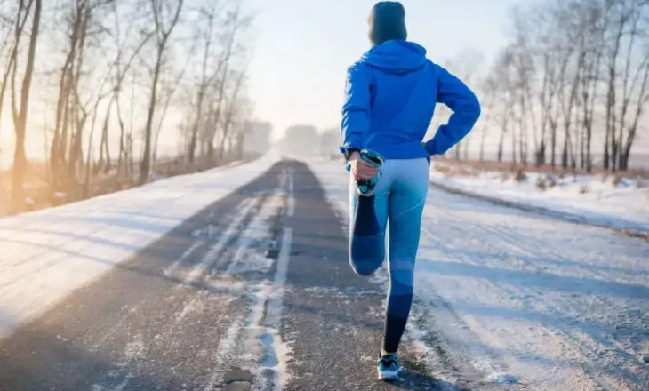 Pse duhet të dalësh për të vrapuar këtë janar, përfitimet e aktivitetit fizik në të ftohtë