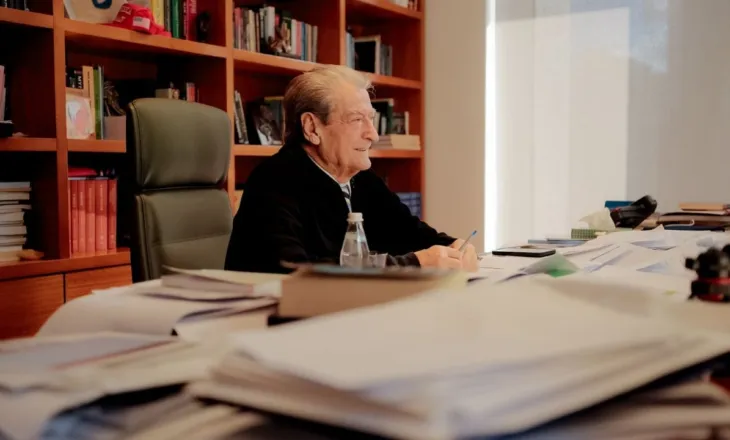 “Pse nuk i fton në protestë”/ Berisha i përgjigjet qytetarit për Lulzim Bashën dhe Bamir Topin: Po flet për intelektualë apo pseudointelektualë