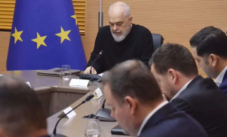 “Pse nuk shpallet gjendja e jashtëzakonshme?”/ Rama me Emergjencat Civile: Shiu nuk ndalet me shpifje, lumenjtë nuk kthehen në shtrat me protesta