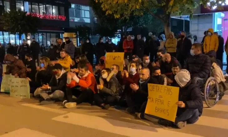 Pse protestat rrëzojnë qeveri në Evropë dhe “fiken” shpejt në Shqipëri?