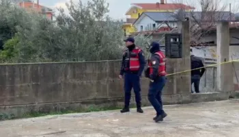 “Punonin bashkë burrë e grua”, flasin fqinjët në Orikum: Jemi të tronditur nga ngjarja, na ra si bombë