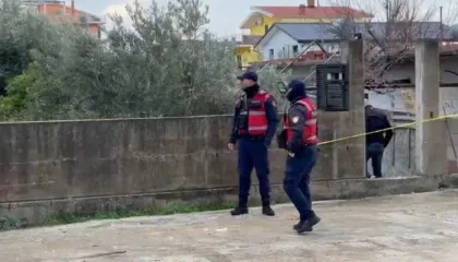 “Punonin bashkë burrë e grua”, flasin fqinjët në Orikum: Jemi të tronditur nga ngjarja, na ra si bombë