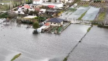 Pushteti qendror apo bashkitë? Konflikti i kompetencave që fundos zonat e përmbytura