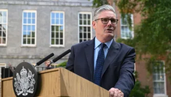 “Putini në Bordin e Paqes”, Starmer shfaqet i shqetësuar: Bombat po bien si shi mbi Ukrainën, ai nuk mund të…