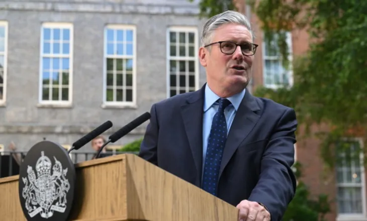 “Putini në Bordin e Paqes”, Starmer shfaqet i shqetësuar: Bombat po bien si shi mbi Ukrainën, ai nuk mund të…