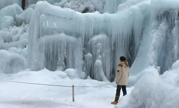Pyll i ngrirë i krijuar nga e para në Mountain Inn në Japoni, foto spektakolare