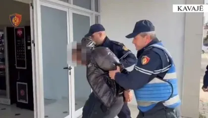 Qarkullonte i armatosur në automjet, arrestohet 39-vjeçari në Kavajë