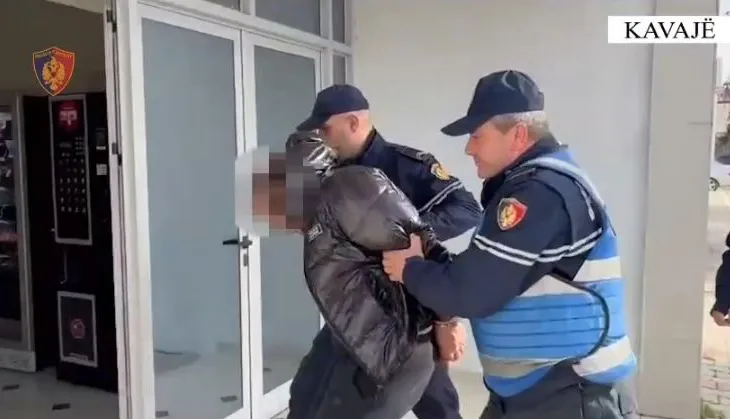 Qarkullonte i armatosur në automjet, arrestohet 39-vjeçari në Kavajë