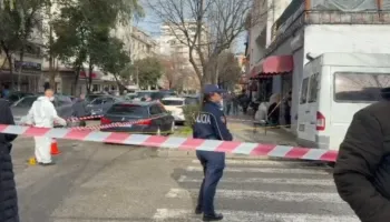 Qëlloi me thikë vajzën dhe plagosi dy persona të tjerë, arrestohet autori në Durrës