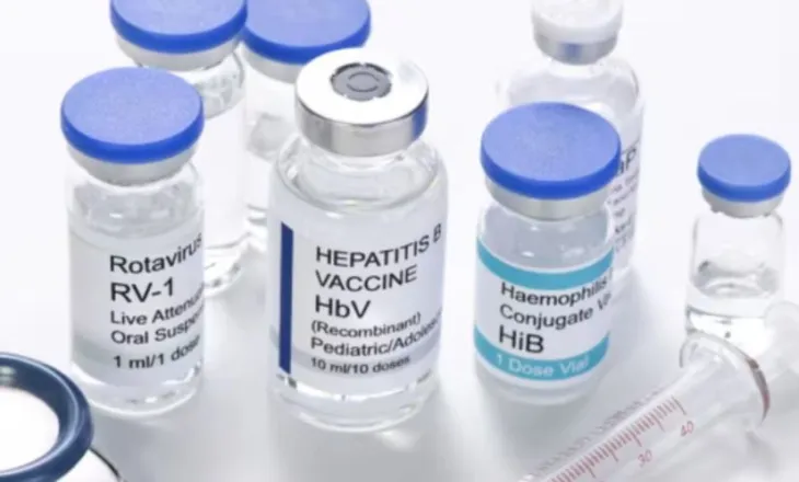 Qendrat për Kontrollin dhe Parandalimin e Sëmundjeve do të rekomandojnë më pak vaksina për fëmijët