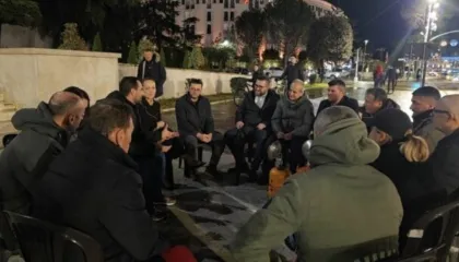 ‘Qeveri tranzitore, reformë zgjedhore dhe tryezë pa kryetarë’/ Forumi i Dialogut Politik takon Lapajn dhe aktivistët