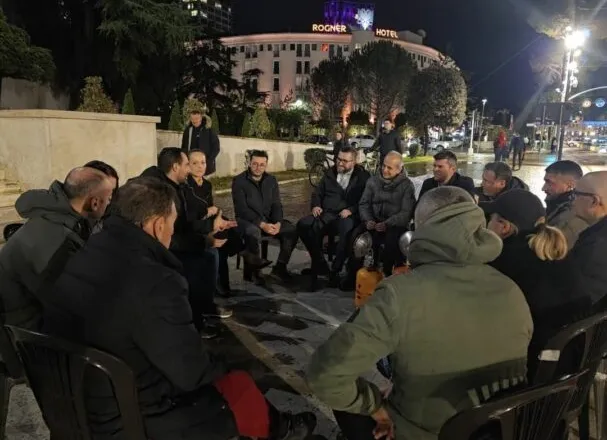 ‘Qeveri tranzitore, reformë zgjedhore dhe tryezë pa kryetarë’/ Forumi i Dialogut Politik takon Lapajn dhe aktivistët