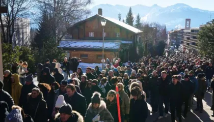 Qindra marshojnë në heshtje ndërsa identifikohen më shumë viktima të zjarrit në barin zviceran