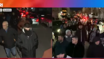 Qindra qytetarë të Durrësit protestojnë kundër Emiriana Sakos dhe qeverisë/ Pas dy orësh marshim përfundon protesta