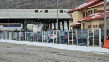Radhë në kufirin me Greqinë, shkak vonesat nga sistemi i ri i kontrollit nga pala greke