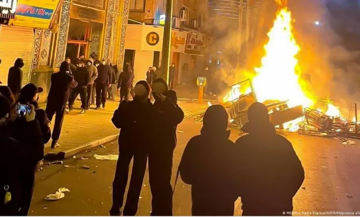 Radio gjermane DW: Ç’rol kanë muxhahedinët e Shqipërisë në protestat e Iranit?