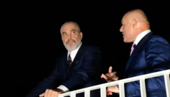 Rama acarohet me Fevziun, kështu ia “nxjerrin bojën” njëri-tjetrit…